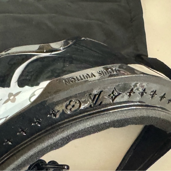 Gently used Men’s Louis Vuitton Designer Ski Goggles Monogram LV - Picture 5 of 8